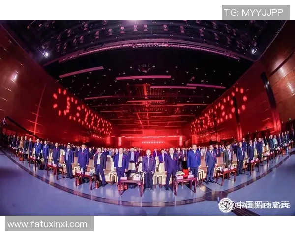 近年来足球巨星风云变幻 新兴与传统巨星齐聚赛场共谱辉煌篇章